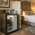 Minibar khách sạn: Tất tần tật những điều bạn cần biết