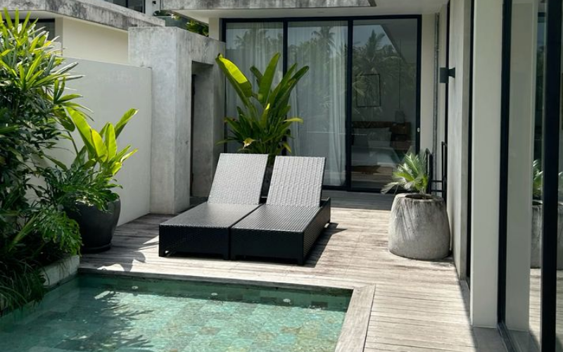 phòng hướng hồ bơi