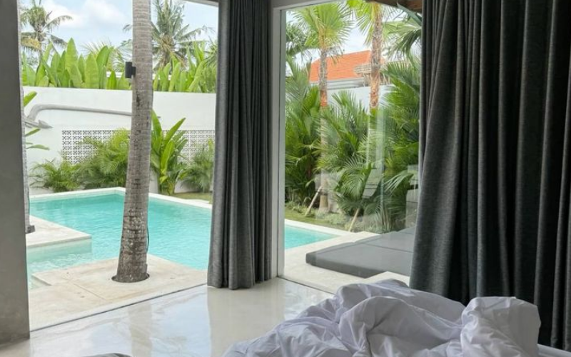 phòng hướng hồ bơi
